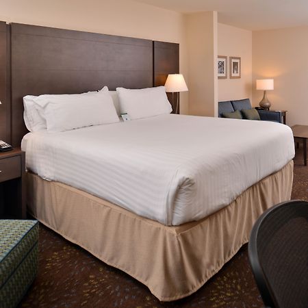Holiday Inn Express & Suites Dearborn Sw - Detroit Area By Ihg Buitenkant foto