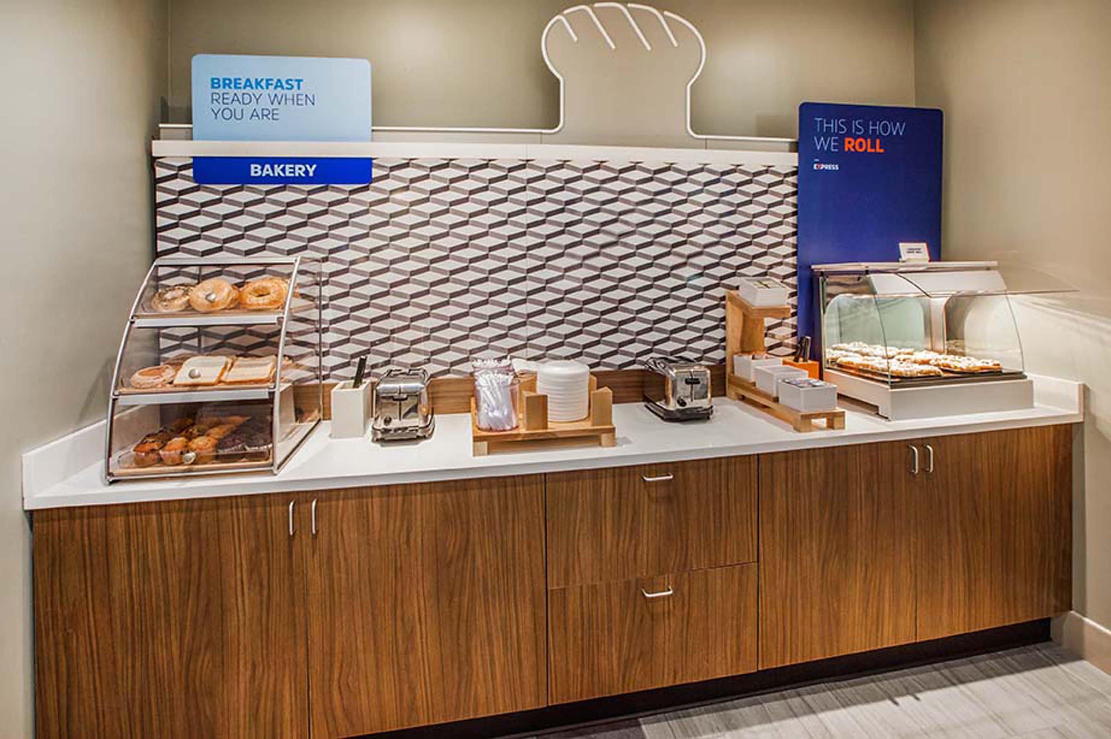 Holiday Inn Express & Suites Dearborn Sw - Detroit Area By Ihg Buitenkant foto