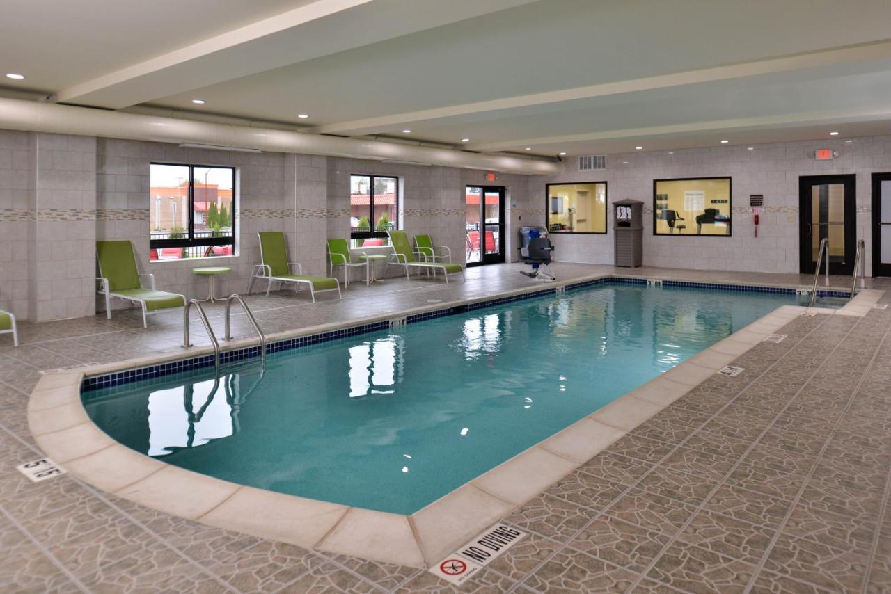 Holiday Inn Express & Suites Dearborn Sw - Detroit Area By Ihg Buitenkant foto